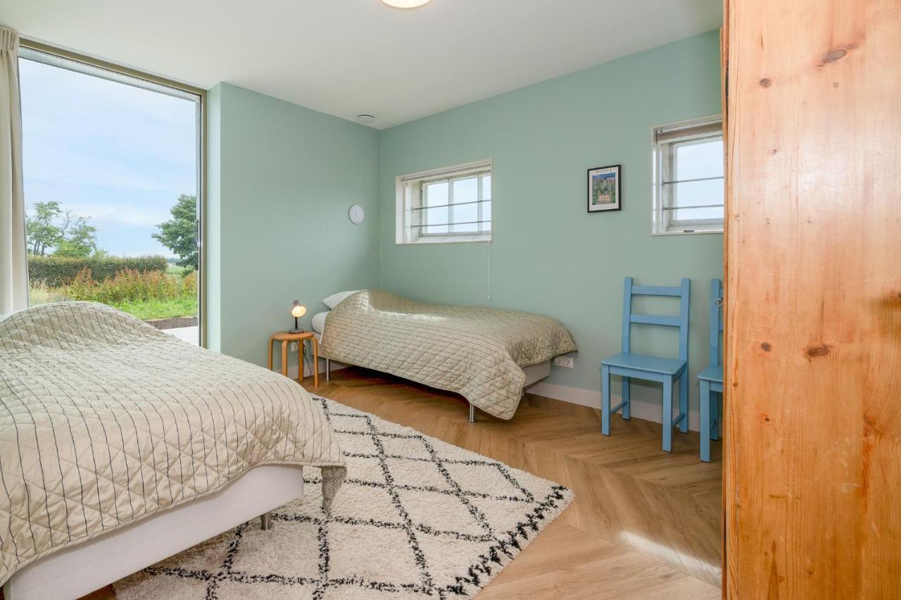 Appartement De Dageraad In Monumentale Boerderij Kimswerd Екстериор снимка
