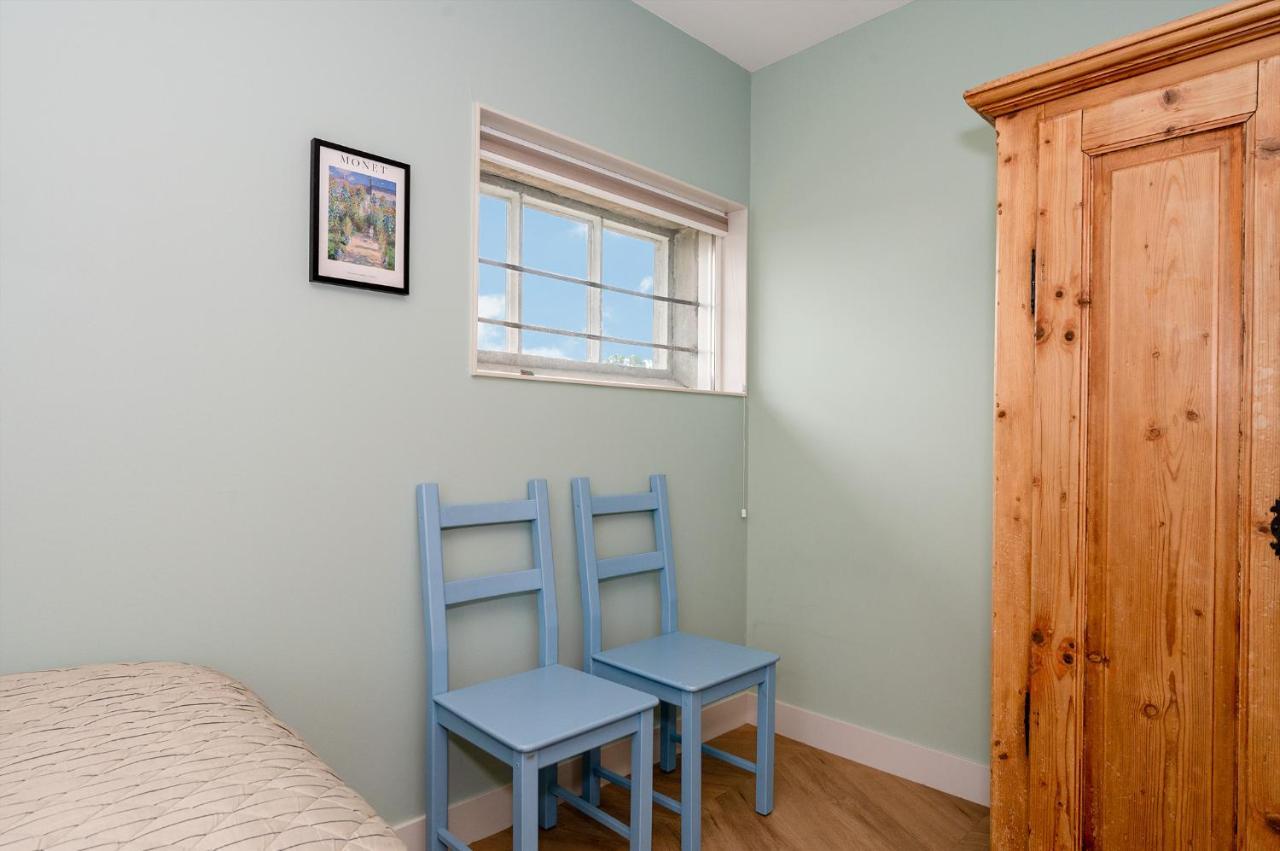 Appartement De Dageraad In Monumentale Boerderij Kimswerd Екстериор снимка