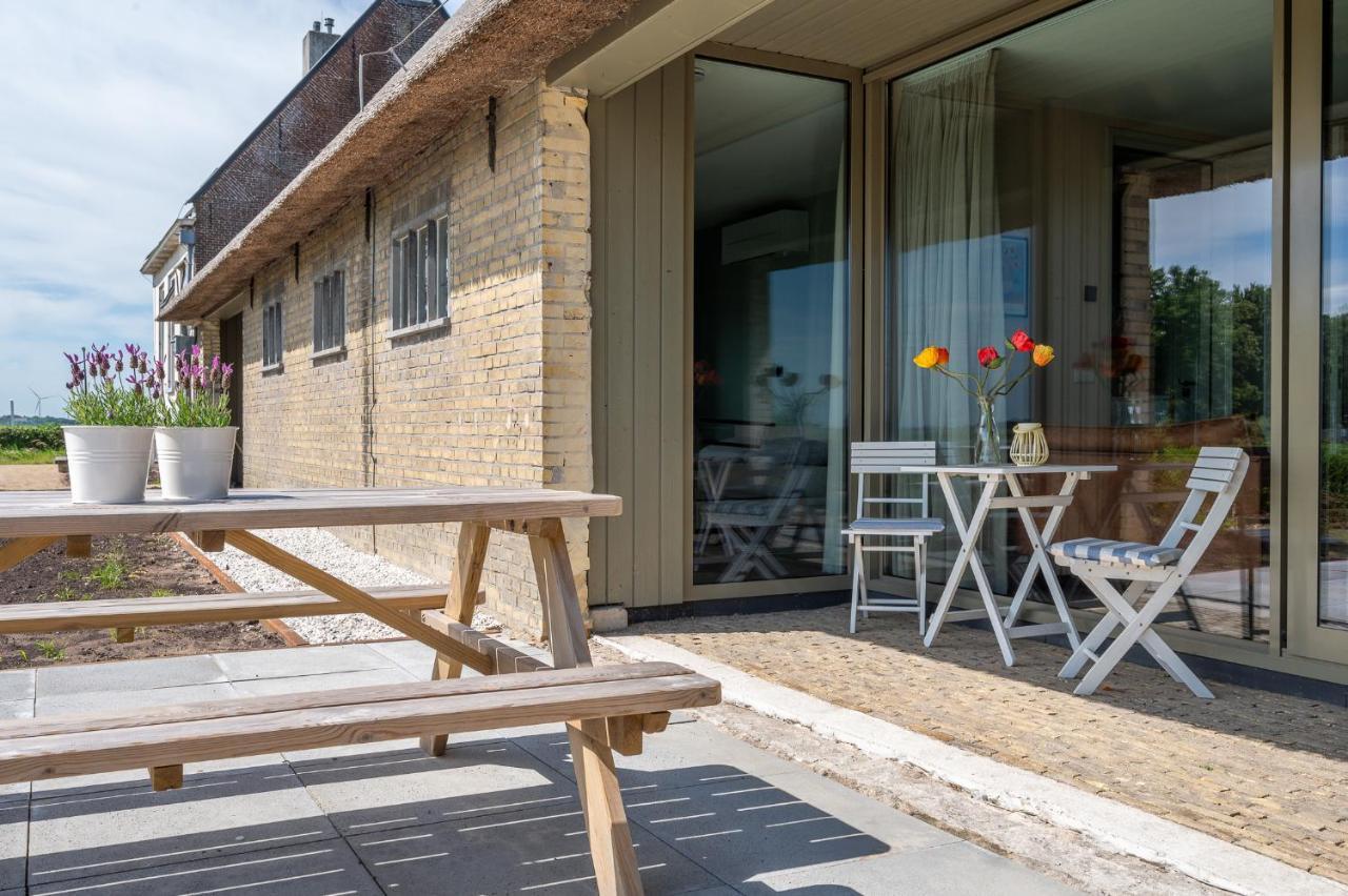 Appartement De Dageraad In Monumentale Boerderij Kimswerd Екстериор снимка